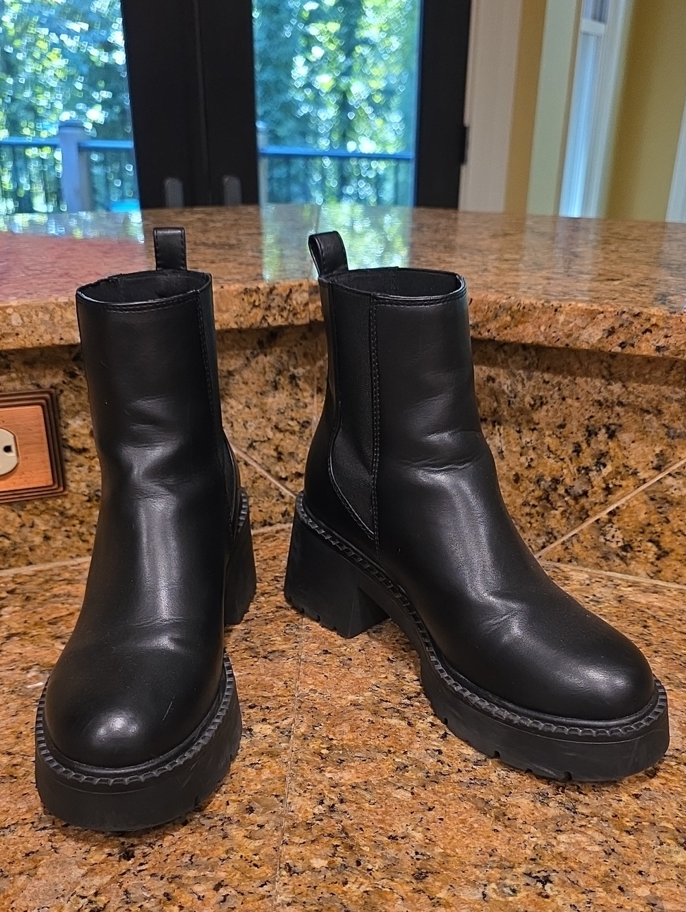 Madden Girl Brontey Chelsea Boot - SZ 8.5